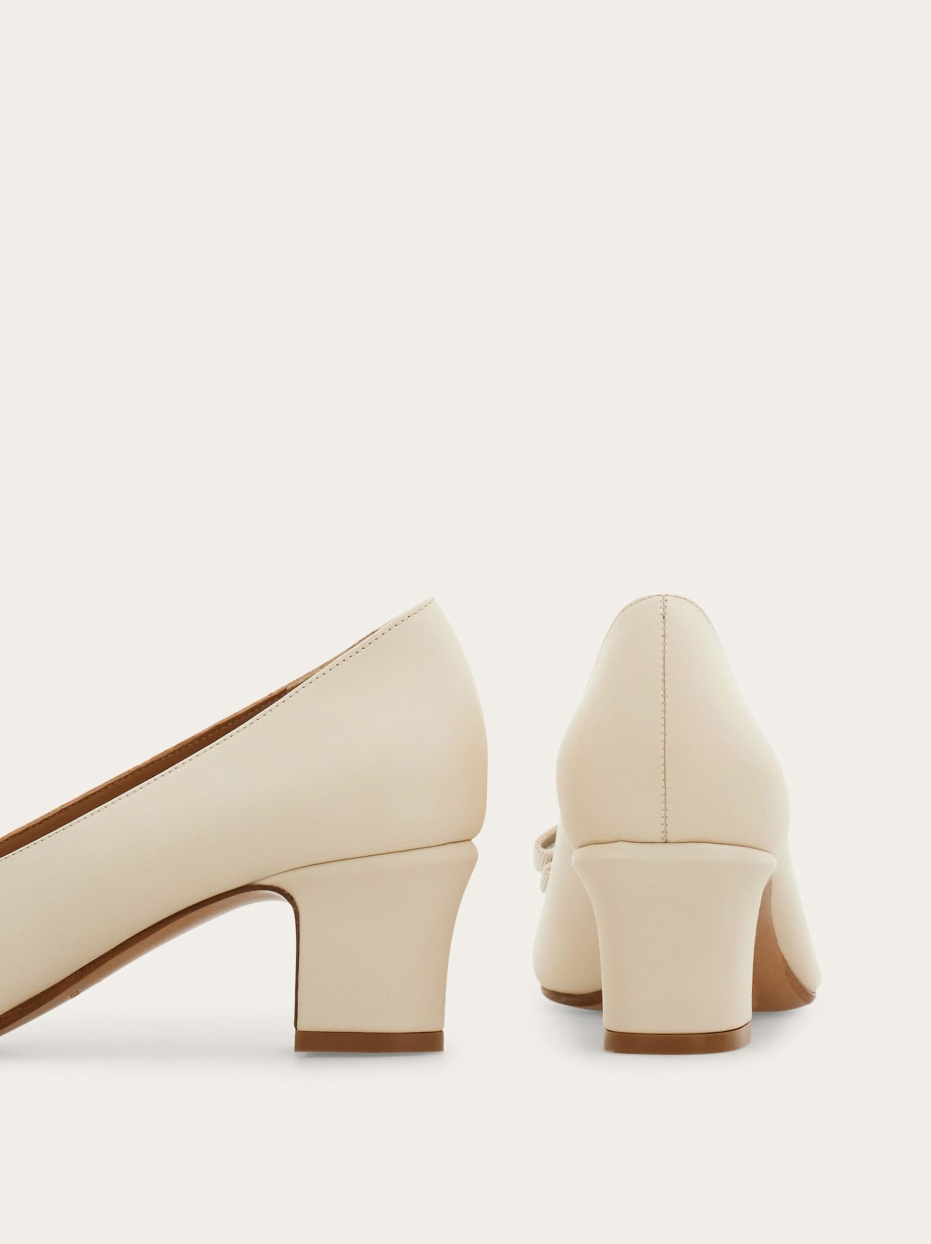 Ferragamo Vara bow block heel pump - Image 6